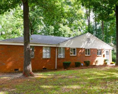 2 Bedroom 1BA 672 ft Condominium For Sale in CHARLOTTE, NC