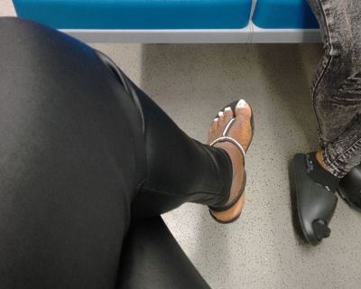 ORIYOMI - Needs an Apartment on iROOMit or a Room