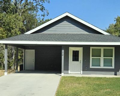3 Bedroom 2BA 1200 ft Single Family House For Rent in Mabank, TX