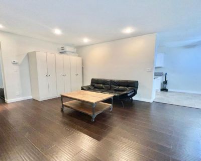 Lease term: Month to Month. $2750/month 1/2 Month Security Deposit. Furnished Rental. FURNISHED 900 sq.f. 1 BEDROOM, gated parking for 1 car, all utilities and WIFI included, upper floor, on North Crescent Drive, across the street from Whole Food, 2 blocks from Rodeo Drive 1 bedroom with new queen size bed and new mattress 1 and 1/2 bathroom with shower and bathtub Living room with sofa bed Fur...