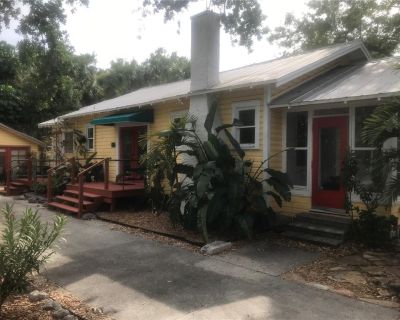 1035 ft Commercial Property For Rent in Sarasota, FL