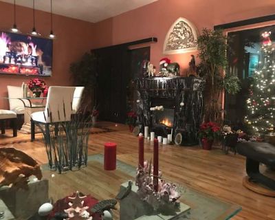 Available on: now. Furnished. Parking available * Internet included * LGBTQ+ friendly * Cannabis friendly * Students welcome. Nice 2 story, 3 bedroom, 2.5 bath townhouse with island view and access by boat. Dock, deck, boat and jacuzzi. New park across the street with gym and quiet nature trail. Near Hard Rock Casino, Busch Gardens, and USF.. Rent $700 per month Bills Included Security deposit ...