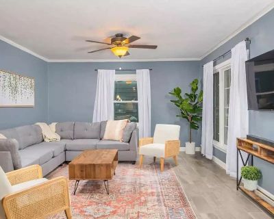 2 Bedroom 1BA 1022 ft Furnished Apartment For Rent in Appleton, WI