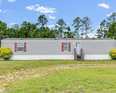 3 Bedroom 2BA 924 ft Mobile Home For Sale in Crestview, FL