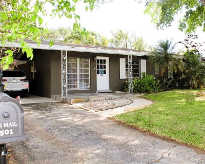 3 Bedroom 2BA 1083 ft Single Family Home For Rent in Wilton Manors, FL