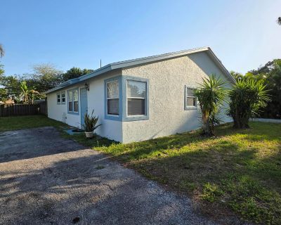 2 Bedroom 1BA 1620 ft House For Rent in Greenacres, FL