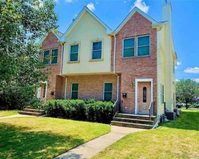 3 Bedroom 3BA 1500 ft Apartment For Rent in Westbury, NY