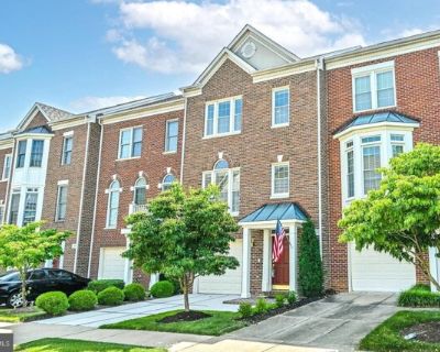 4102 Kentmere Sq. Location, Location, Location. Full of upgrades!!! This beautiful townhome is nestled in the heart of Fairfax - only minutes away from shopping and top-rated restaurants and perfect for commuting - Fairfax Corner, Fair Oaks Mall, Fairfax County Parkway, 66, and Dulles Airport. Three levels of luxury living with TWO Primary Suites with ample closet space, a new Trex deck (2022) ...