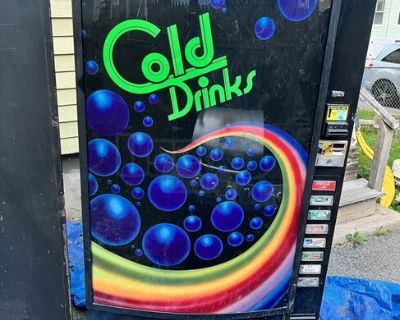 Cold Drink Wrapped Soda and Juice Vending Machine For Sale in Massachusetts!