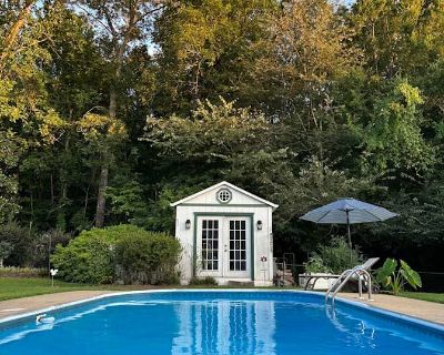 Private room with own bathroom in a House with 1 roomie, Saks, AL 36206