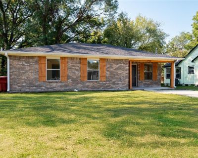 3 Bedroom 1BA 1099 ft Single Family House For Rent in Bonham, TX