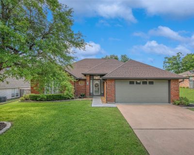 3 Bedroom 2BA 1720 ft Single Family House For Sale in Brenham, TX