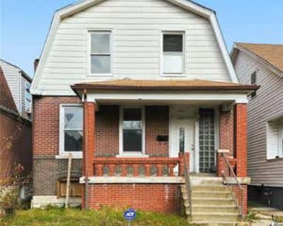 2 Bedroom 1BA 1296 ft Single Family Home For Sale in ST LOUIS, MO