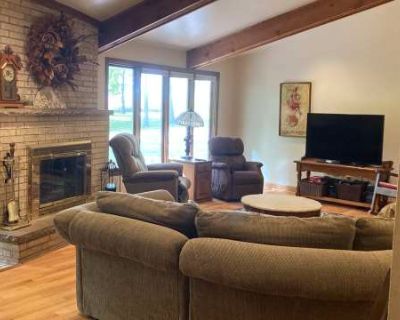 3710 N Overland Road. image_url. In unit laundry Patio / balcony Hardwood floors Dishwasher Pet friendly All utils included Unit Amenities air conditioning bathtub dishwasher fireplace furnished hardwood floors in unit laundry patio / balcony Property Amenities pet friendly on-site laundry parking garage internet access walking trail. 4 Bedroom. 2 Bathroom. 3300 ft . Furnished