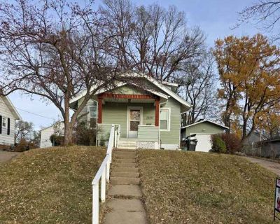 3 Bedroom 2BA 836 ft Pet-Friendly Apartment For Rent in Omaha, NE