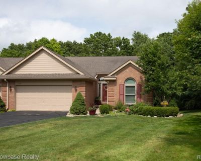 3 Bedroom 3BA 2860 ft Condo For Sale in Milford Village, MI