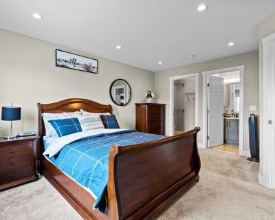 2 beds 2 bath townhome vacation rental in Calgary, AB