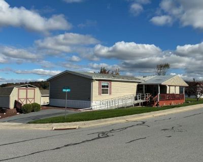 94 Pheasant Dr.. 3 Bedroom. 2 Bathroom. 1848 ft