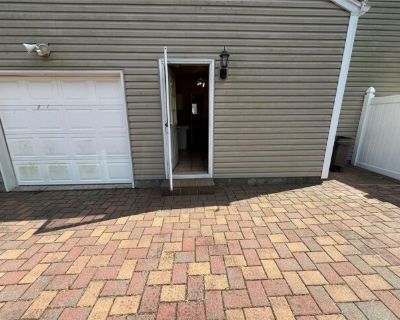 Vanderbilt Blvd, Oakdale, Flat For Rent