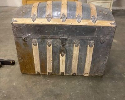 Early 20th Century Humpback Dome Steamer Trunk/Chest