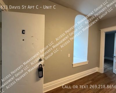 613 Davis St Apt C. 613 Davis St Apt B is a 2-bedroom unit on the upper floor of 613 Davis. This unit features an eat-in kitchen with a large, south-facing arch window which adds a lot of character to the room! A full bathroom is located off the kitchen. The living room is centrally located with two bedrooms off either end - one of which is also connected to the kitchen with a door. Shared laun...