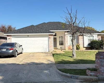 3 Bedroom 2BA 1586 ft Single Family House For Sale in Arlington, TX