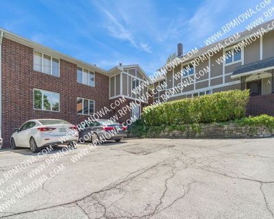 2 Bedroom 1BA 930 ft Pet-Friendly Single-family home For Rent in Des Moines, IA