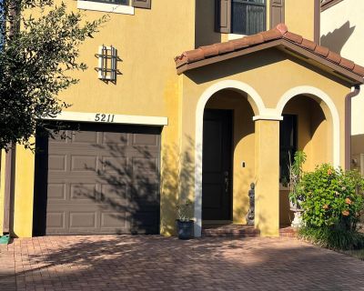 4 Bedroom 2BA 2040 ft Apartment For Rent in Tamarac, FL