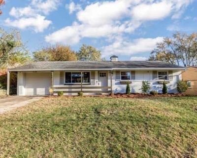 3 Bedroom 1BA 1026 ft Single Family Home For Sale in SPRINGDALE, OH