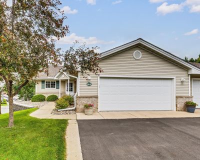3 Bedroom 2BA 2558 ft Townhouse For Sale in Mahtomedi, MN