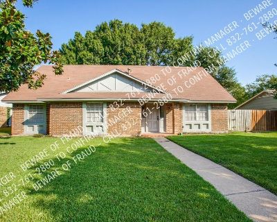 2605 Charter Oak Drive. Incredible opportunity with phenomenal Plano schools! Nature lovers will enjoy a 4 minute drive to the massive 800 acre Oak Point Park and Nature Preserve. Highly desirable restaurants and retail super close by. Split floorplan with 2 bedrooms and a full bathroom upstairs and 2 bedrooms and a full bathroom downstairs make an opportunity for endless possibilities for this...