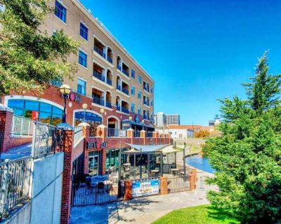 1 Bedroom 1.5BA 1022 ft Furnished Pet-Friendly Apartment For Rent in Oklahoma City, OK