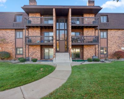 1 Bedroom 1BA 1061 ft Condo For Sale in Griffith, IN