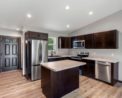 3 Bedroom 2BA 1020 ft House For Rent in Oshkosh, WI