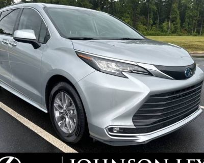 Used 2022 Toyota Sienna XLE