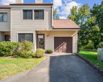 3 Bedroom 2BA 1432 ft Condo For Sale in Bethel, CT