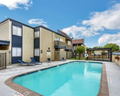 Lakewood. image_url. Verified by Lakewood 1 HRS ago. Prices may vary depending on lease length. We get our prices directly from Lakewood . Studio 1 Bedroom 2 Bedrooms 3 Bedrooms Never miss a deal! Get immediate alerts when prices drop or new units arrive. Turn on alerts A 1 Bed 1 Bath 580 sqft Starting at $780 Available 2. Pets allowed. 1 Bedroom. 1 Bathroom. 580 ft