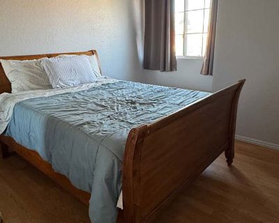 Available on: now. Unfurnished. Pet friendly. Parking available * Internet included * LGBTQ+ friendly * Dog friendly * Children friendly * Students welcome * 40+ years welcome Nance will require background checks for this room Learn more. We ve got a 4 bd 3 bath house on the canyon on the north west side of Mira Mesa. Room for rent is upstairs with a nice little window seat. Not including the w...