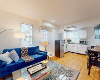 23 Jay St Apt D. Fully Furnished Short or Long Term Welcome to this charming bi-level townhouse, perfectly situated just minutes from Harvard Business School, Central Square, and the Red Line. Enjoy convenient access to MIT, Harvard University, and other nearby educational institutions, as well as vibrant areas like Kendall and Inman Square. The townhouse features two levels of thoughtfully des...