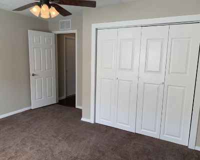 Total rooms: 5. Deposit: $500.00 * Utilities included?: No * Fees apply?: No. References required. No preference. Non-smoking. Not for couples. Age preference: 25 - 35. Furnishings: Unfurnished * Parking: Yes * Garage: No * Yard/patio: No * Balcony/roof terrace: Yes * Disabled access: No * Living room: shared * Broadband included: Yes. Availability Available Now Minimum term 6 months Maximum te...