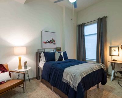5 Bedroom 5 Bathroom - C (Has an Apartment). Room in the 1 Bedroom 1BA Apartment For Rent