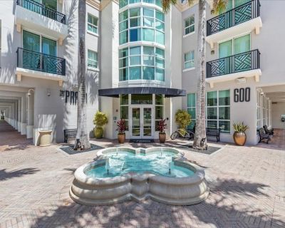 S Dixie Highway. Spacious unfurnished studio available in The Prado! Wood laminate throughout. Open floor plan with washer/dryer in unit and large closet. Available December 1st! The Prado offers premium amenities such as 24 hour front desk person, fitness center, pool, steam rooms, bike storage much more. Walking distance to Cityplace, Clematis Street other restaurants/shops.. 1 Bedroom. 1 Bat...