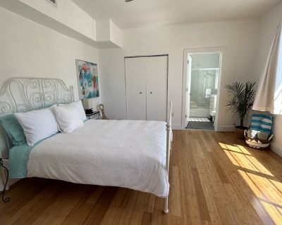 Total rooms: 2. Deposit: $3,400.00 * Utilities included?: No * Fees apply?: No. No preference. Non-smoking. Not for couples. Furnishings: Unfurnished * Parking: Yes * Living room: No * Broadband included: No. Availability Available Now Minimum term None Maximum term None. A spacious private bedroom with its own en-suite bathroom will be available starting immediately (flexible move-in). Located...