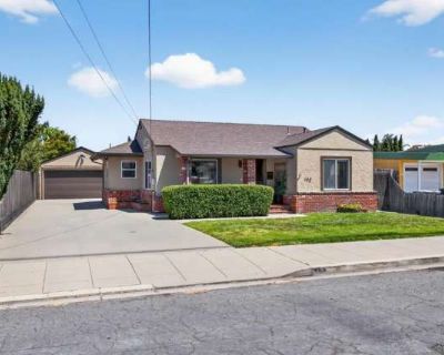 3 Bedroom 2BA 1514 ft Apartment For Rent in Salinas, CA