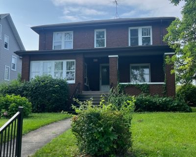 3 Bedroom 1BA 1630 ft Single Family House For Sale in Chicago Heights, IL