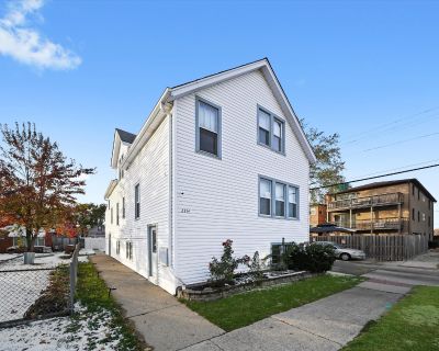 2 Bedroom 1BA 1300 ft Apartment For Rent in Elmwood Park, IL