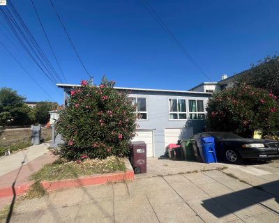 4 Bedroom 2347 ft Apartment For Sale in Oakland, CA