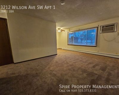 2 Bedroom 1BA 775 ft Pet-Friendly Single-family home For Rent in Cedar Rapids, IA