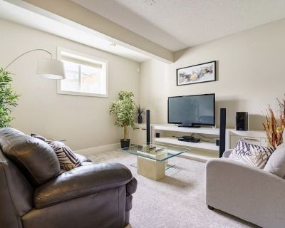 2 beds 1 bath house vacation rental in Airdrie, AB