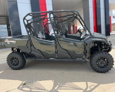 2025 Honda Pioneer 1000-6 Deluxe Crew